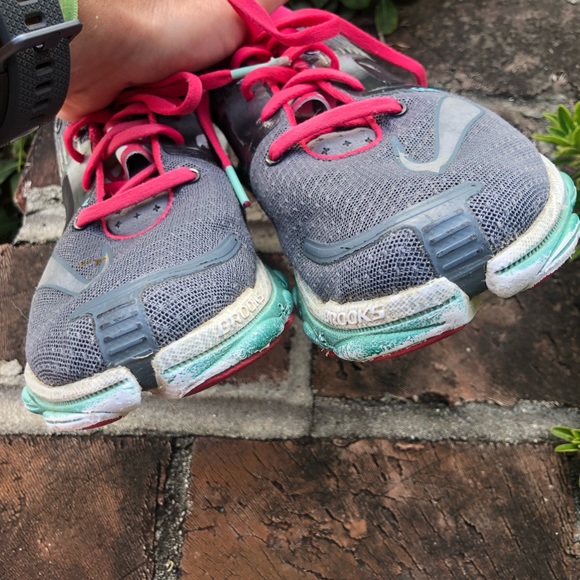 Brooks "PURE CADENCE 4" purple & pink athletic shoes sz 9 - Picture 3 of 12
